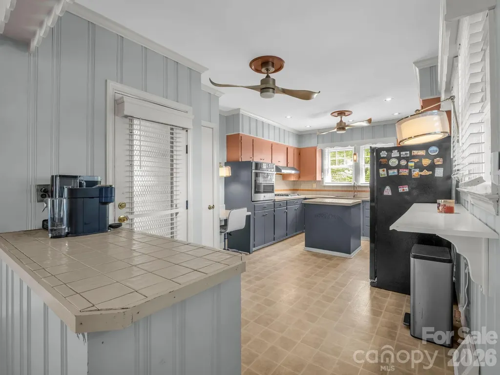 110 Chariton Avenue Hendersonville NC 28739