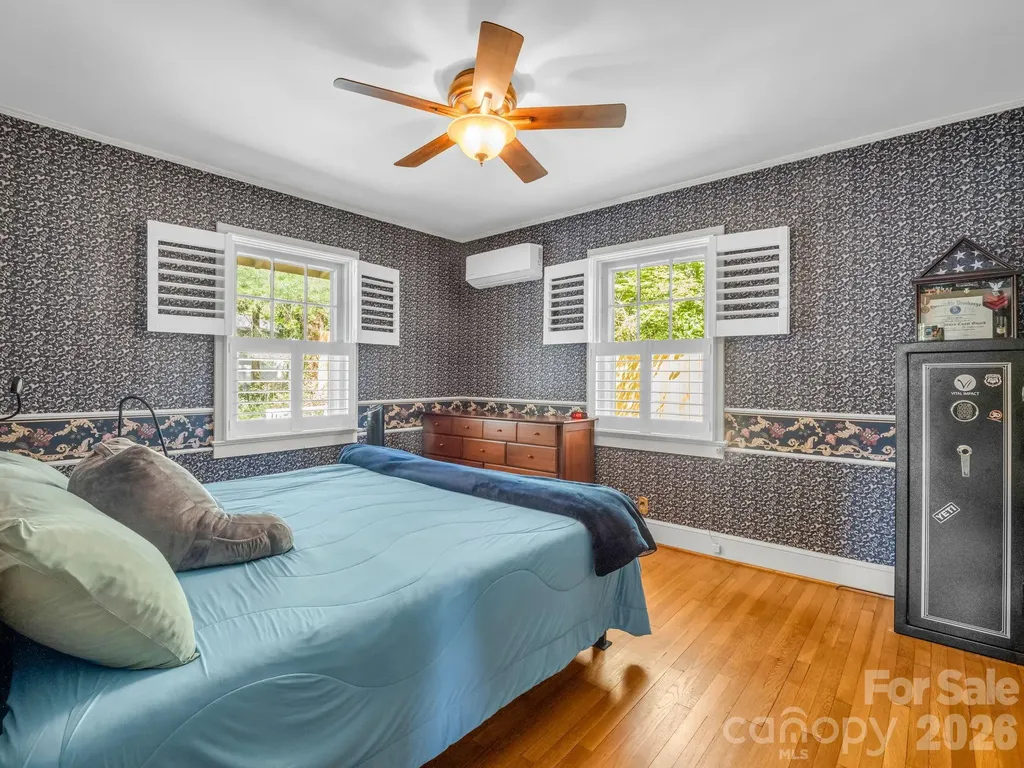 110 Chariton Avenue Hendersonville NC 28739