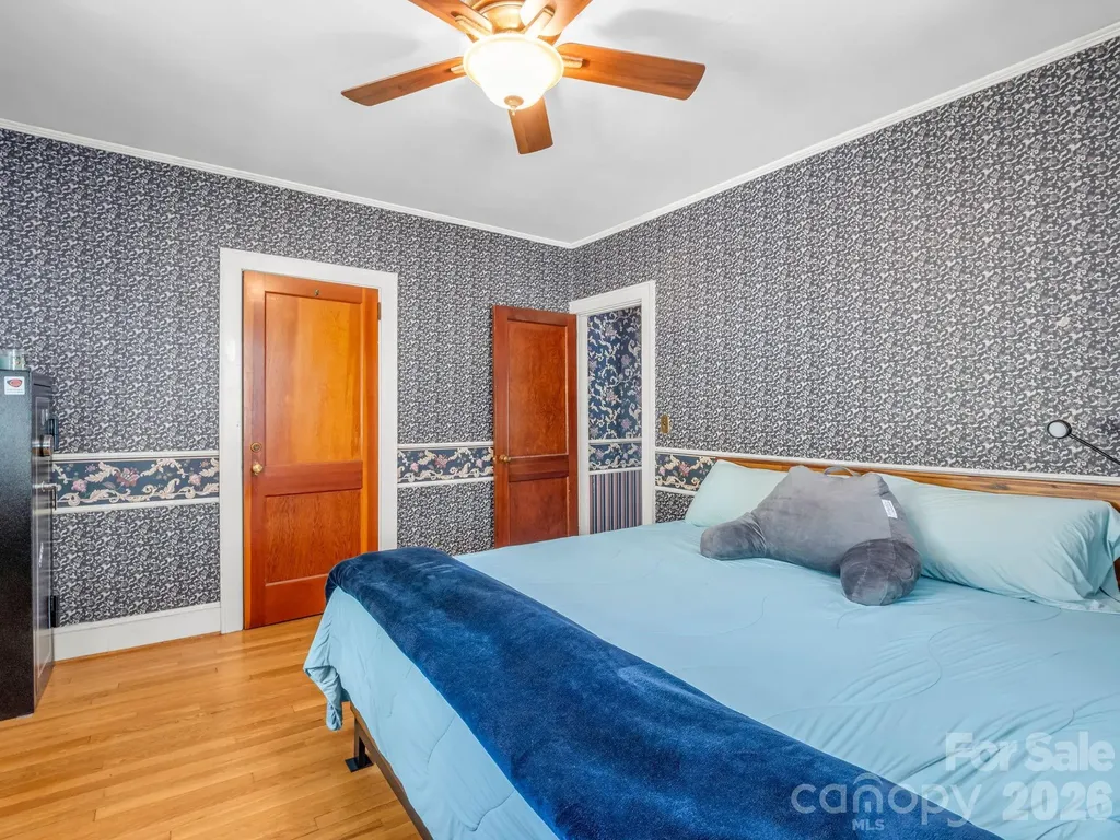 110 Chariton Avenue Hendersonville NC 28739