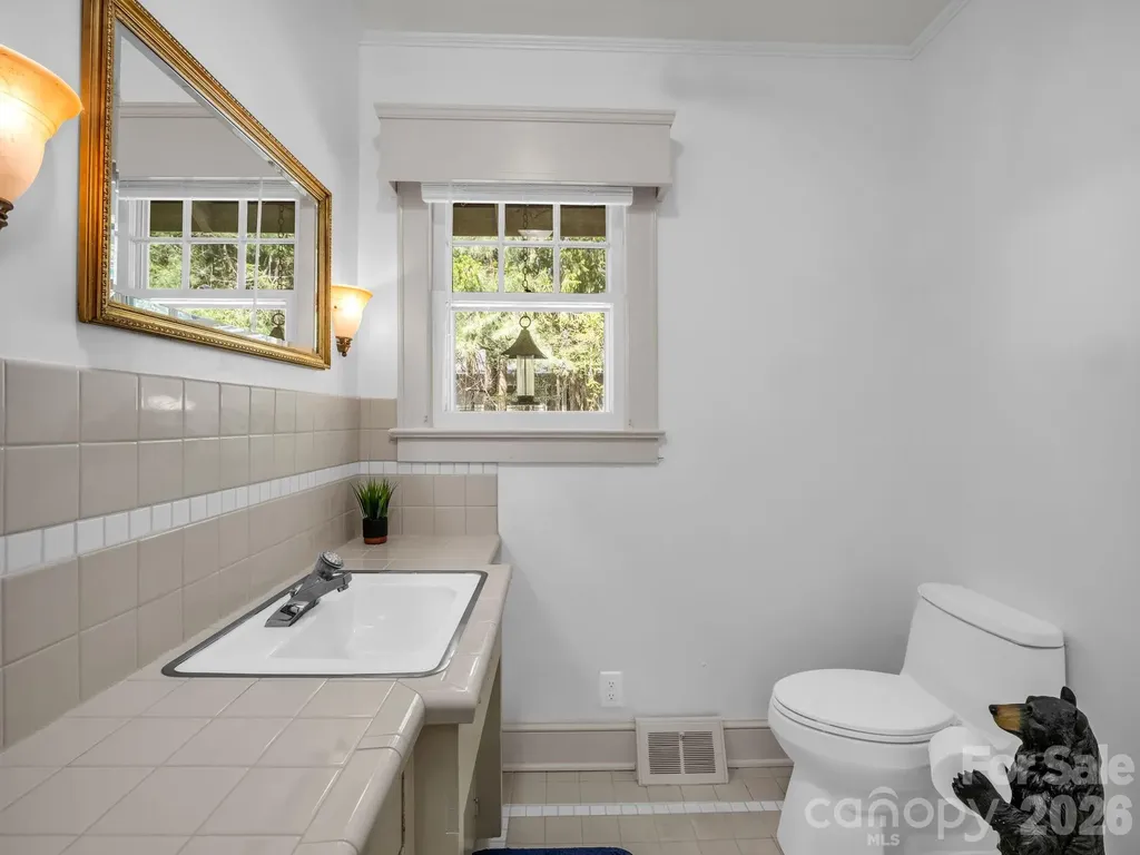 110 Chariton Avenue Hendersonville NC 28739
