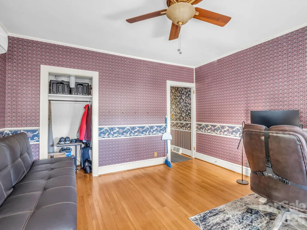 110 Chariton Avenue Hendersonville NC 28739