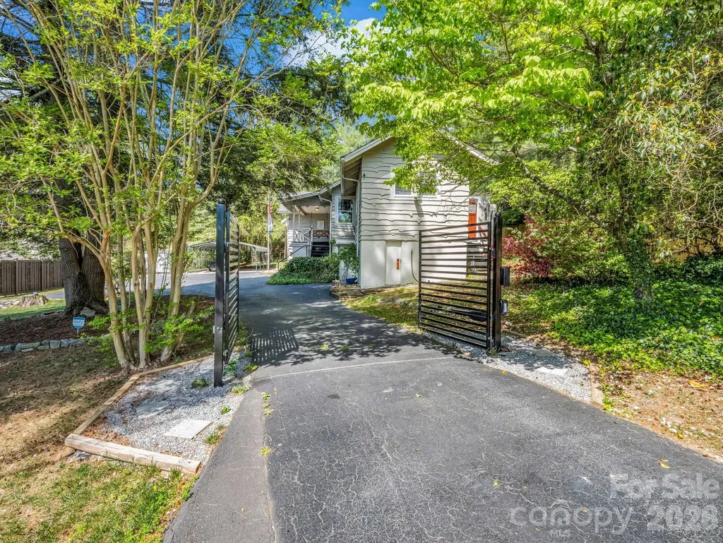 110 Chariton Avenue Hendersonville NC 28739