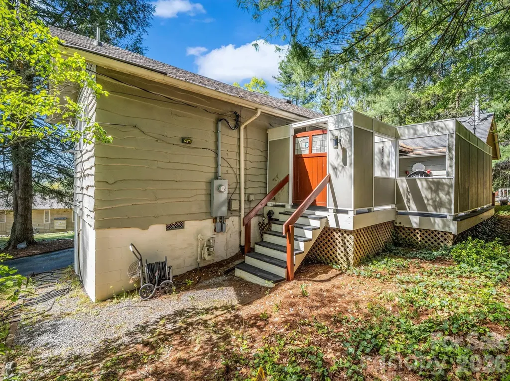 110 Chariton Avenue Hendersonville NC 28739
