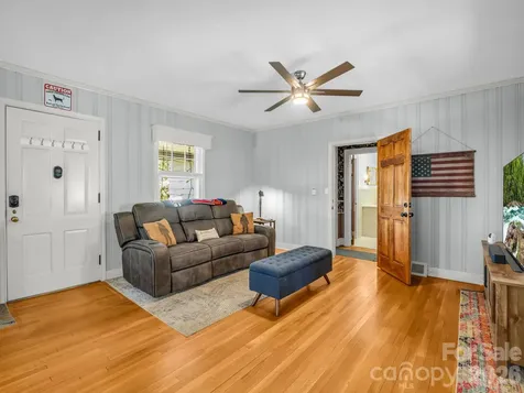 110 Chariton Avenue Hendersonville NC 28739