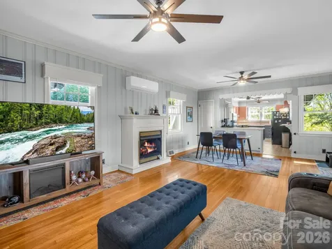 110 Chariton Avenue Hendersonville NC 28739