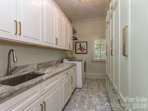 6528 Chipstead Lane Charlotte NC 28277