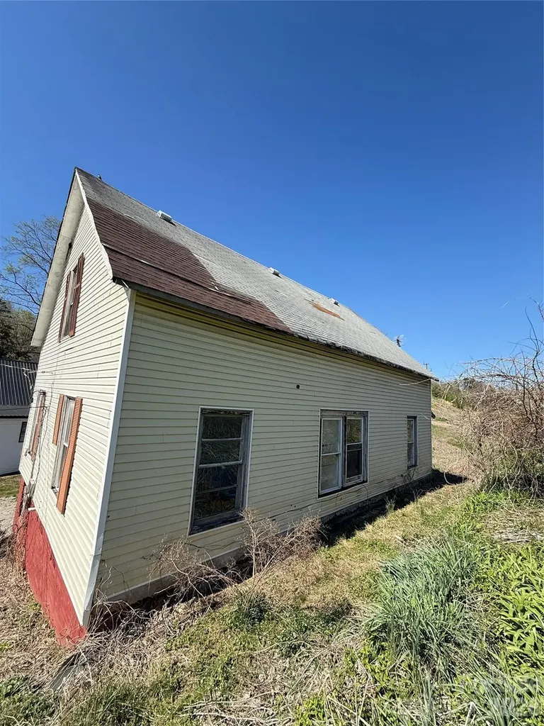 100 Hickory Street Rhodhiss NC 28667