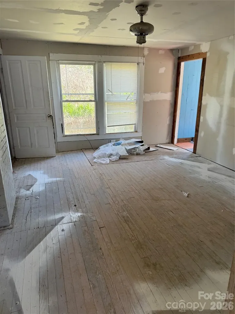 100 Hickory Street Rhodhiss NC 28667