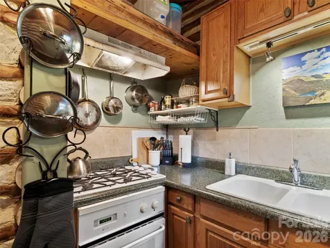 142 Cold Spring Road Burnsville NC 28714