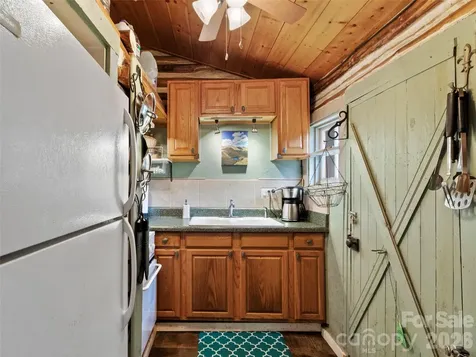 142 Cold Spring Road Burnsville NC 28714