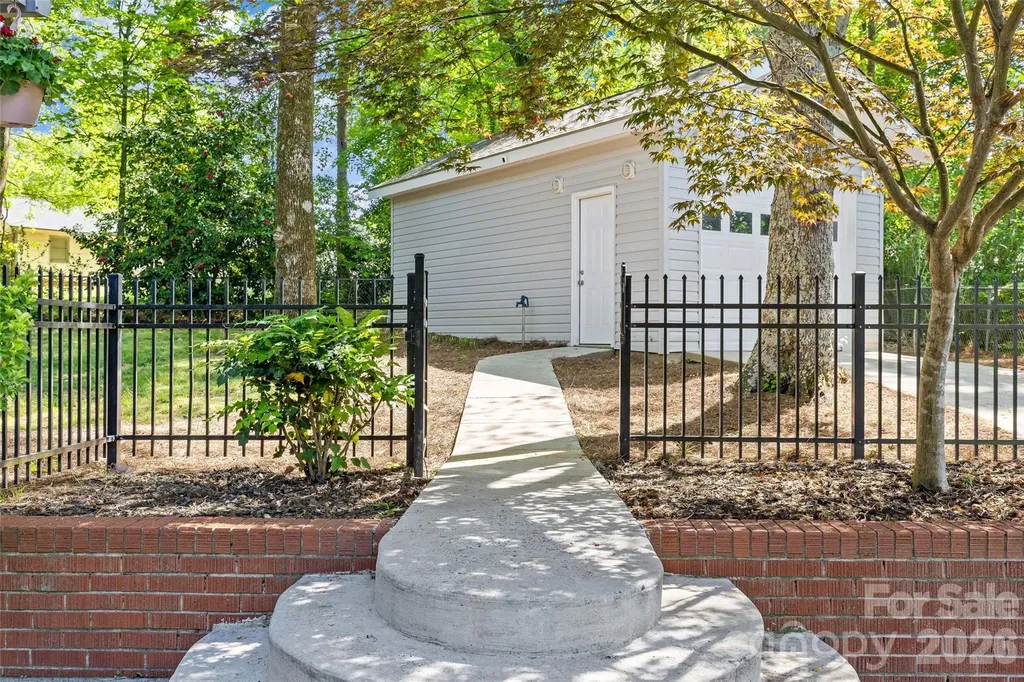 7108 Preston Court Charlotte NC 28215