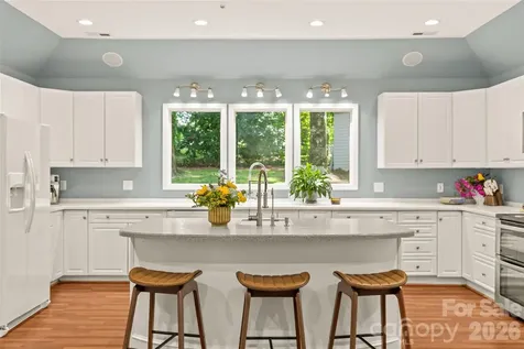 7108 Preston Court Charlotte NC 28215