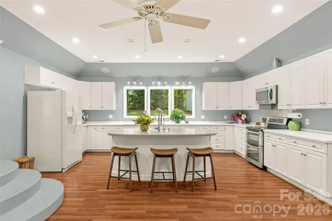 7108 Preston Court Charlotte NC 28215