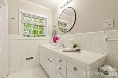 7108 Preston Court Charlotte NC 28215