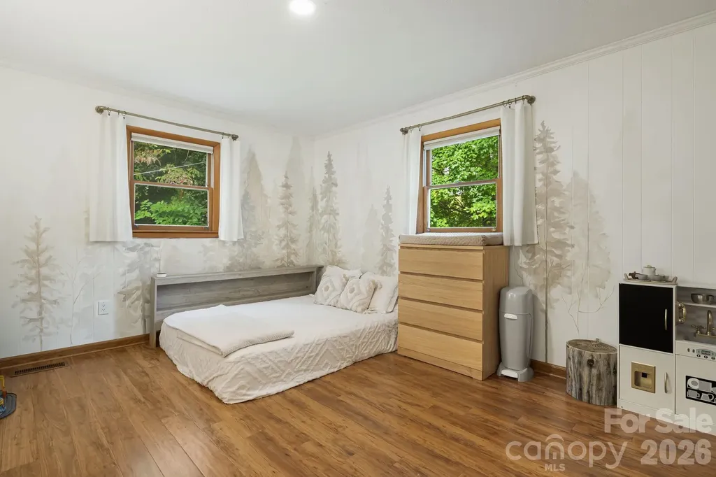 25 Pinewood Drive Waynesville NC 28786