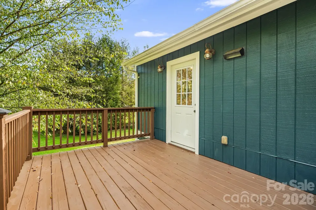 25 Pinewood Drive Waynesville NC 28786