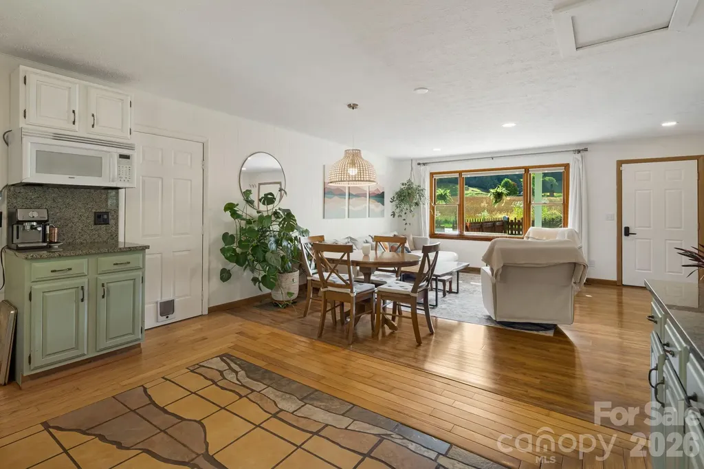 25 Pinewood Drive Waynesville NC 28786