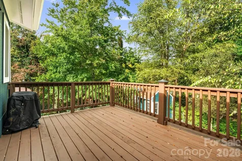 25 Pinewood Drive Waynesville NC 28786
