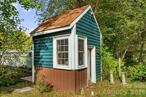 25 Pinewood Drive Waynesville NC 28786