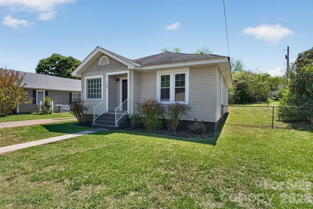 344 Mayflower Avenue Cramerton NC 28032