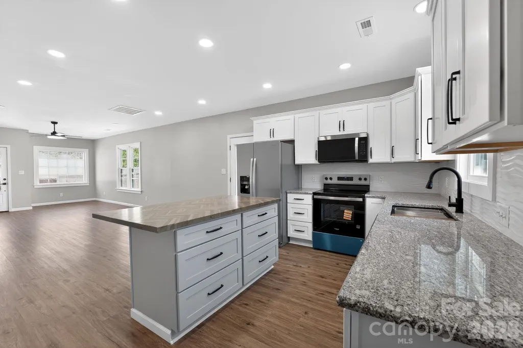 344 Mayflower Avenue Cramerton NC 28032