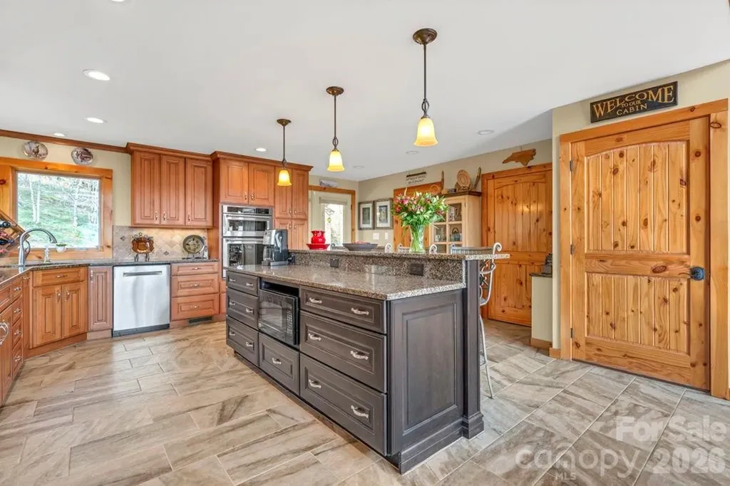 7054 Grandview Circle Newland NC 28657