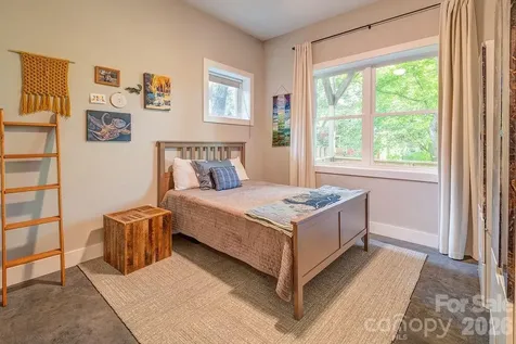 42 Salola Street Asheville NC 28806