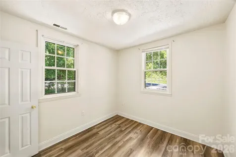 621 Pennsylvania Avenue Charlotte NC 28216
