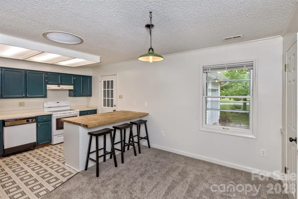 7 Teaneck Circle Hendersonville NC 28791