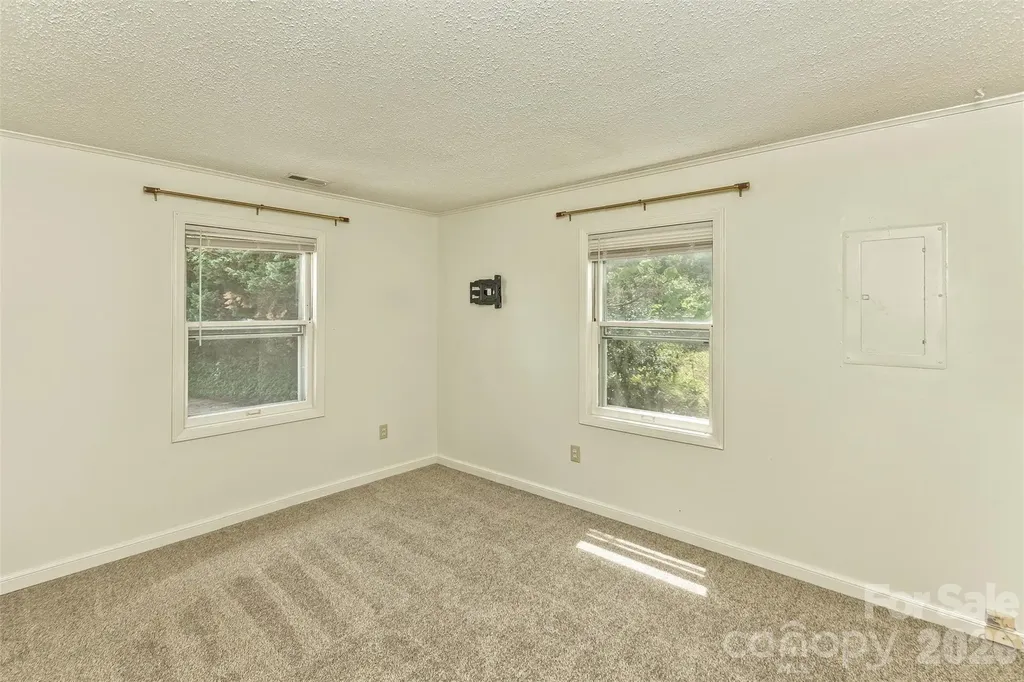 7 Teaneck Circle Hendersonville NC 28791
