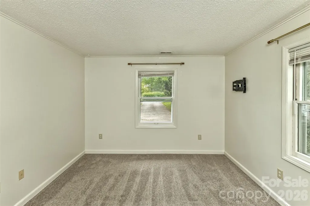 7 Teaneck Circle Hendersonville NC 28791