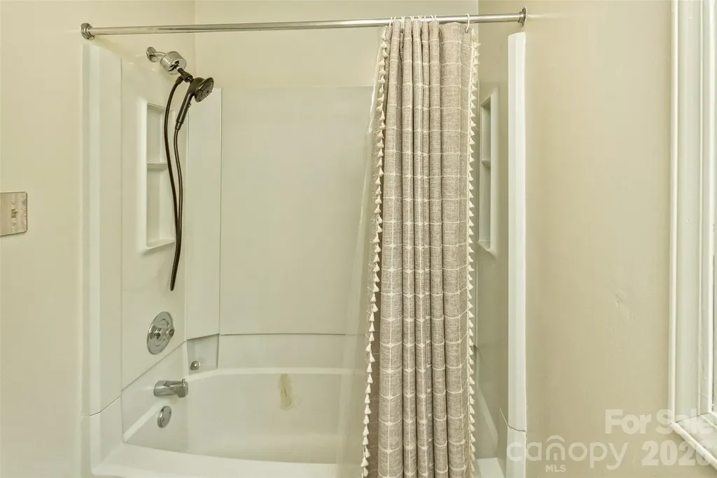 7 Teaneck Circle Hendersonville NC 28791