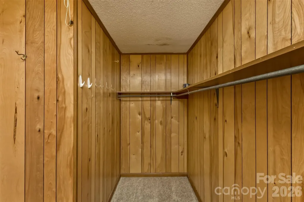 7 Teaneck Circle Hendersonville NC 28791