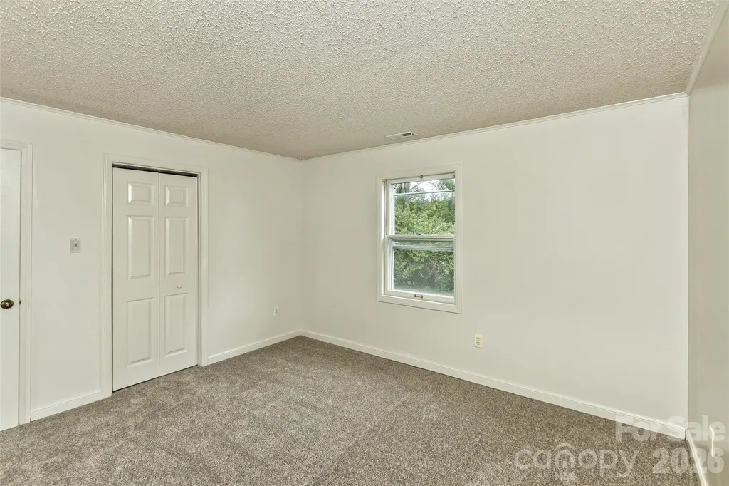 7 Teaneck Circle Hendersonville NC 28791