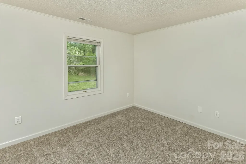 7 Teaneck Circle Hendersonville NC 28791
