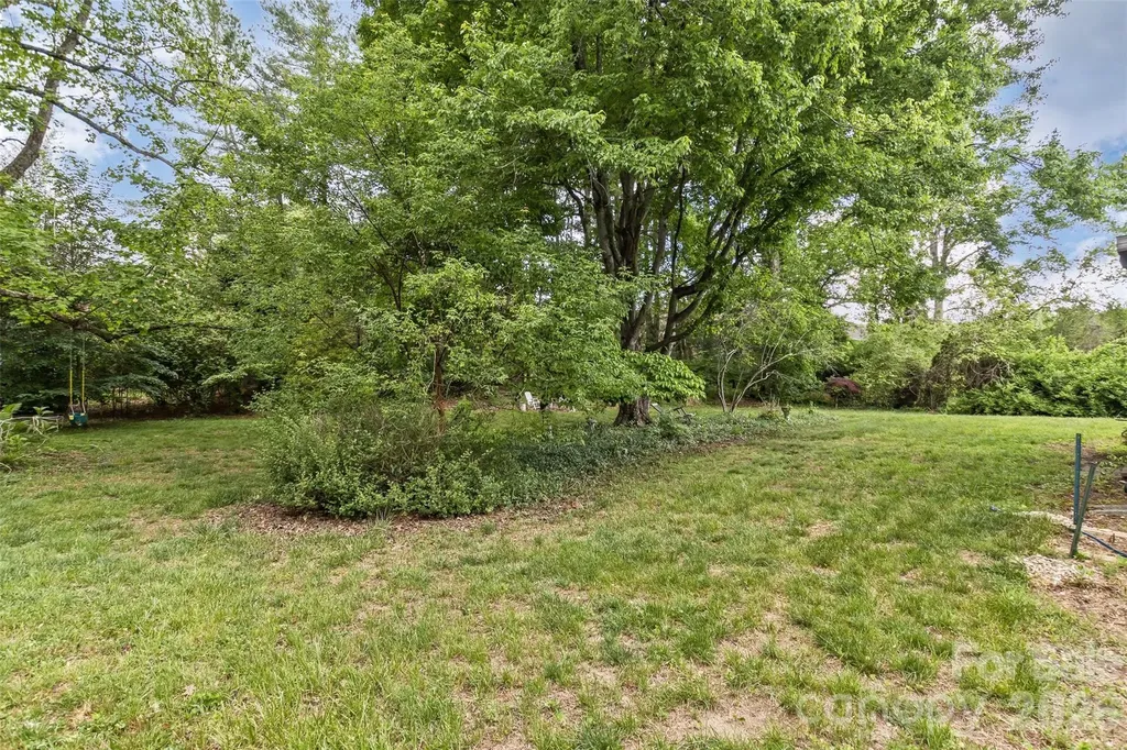 7 Teaneck Circle Hendersonville NC 28791