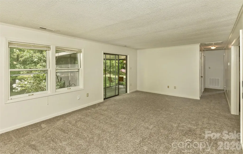 7 Teaneck Circle Hendersonville NC 28791