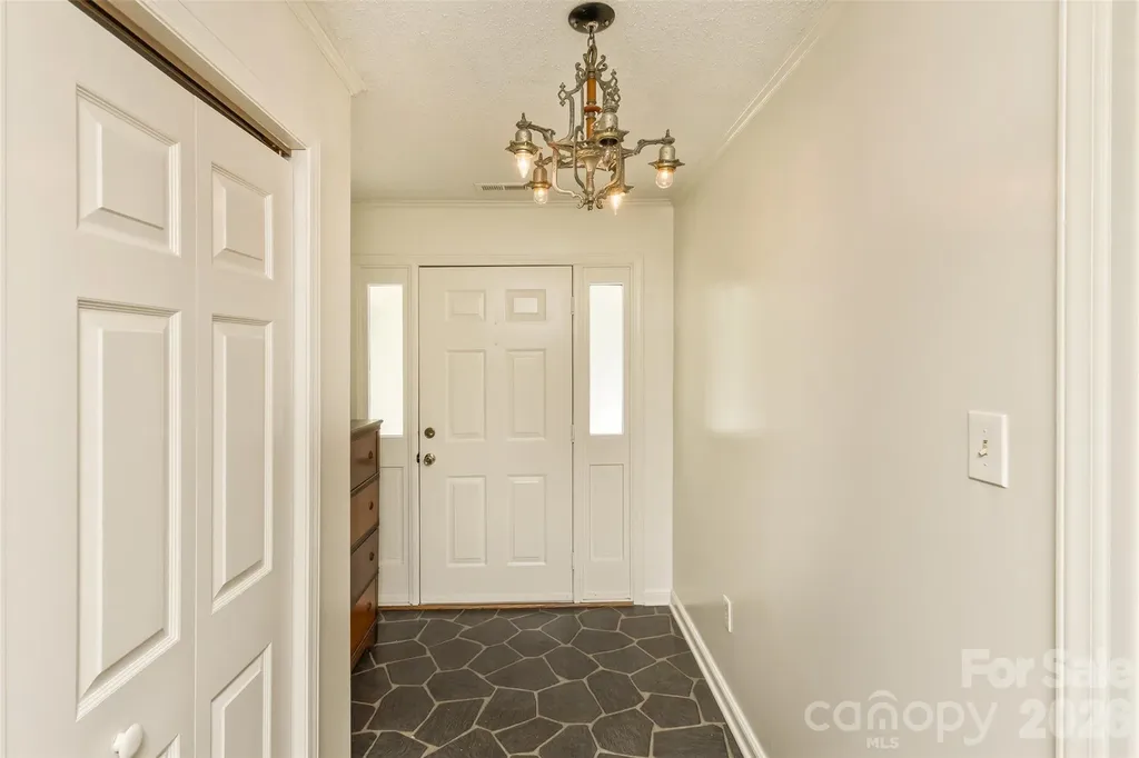 7 Teaneck Circle Hendersonville NC 28791