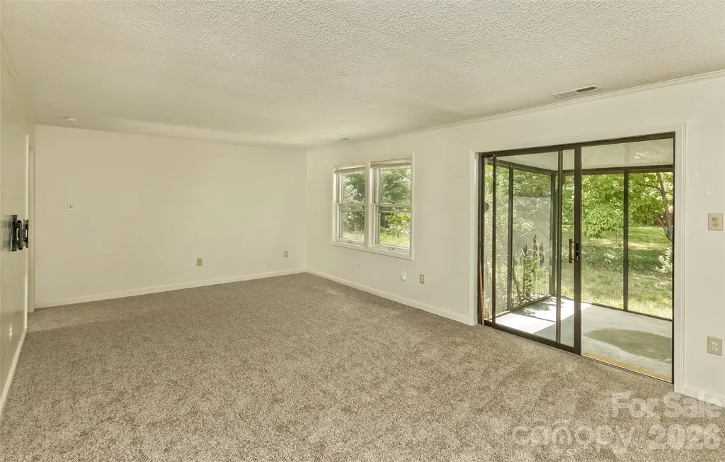 7 Teaneck Circle Hendersonville NC 28791