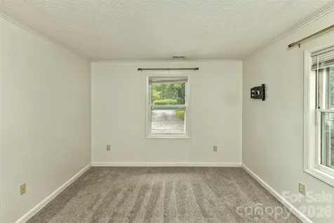 7 Teaneck Circle Hendersonville NC 28791
