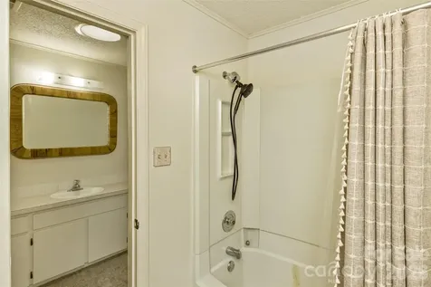 7 Teaneck Circle Hendersonville NC 28791