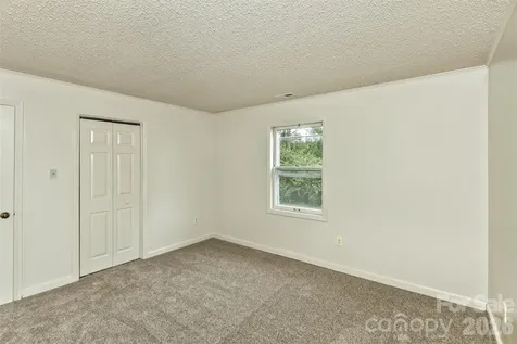 7 Teaneck Circle Hendersonville NC 28791
