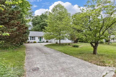 7 Teaneck Circle Hendersonville NC 28791
