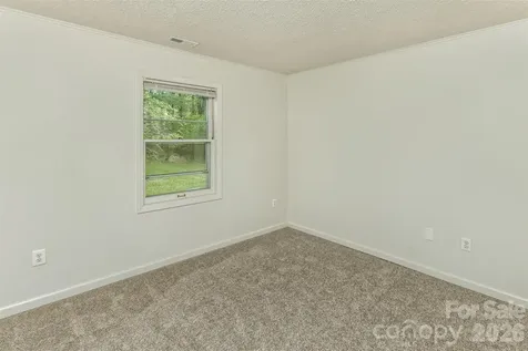7 Teaneck Circle Hendersonville NC 28791