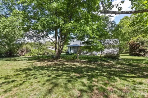 7 Teaneck Circle Hendersonville NC 28791