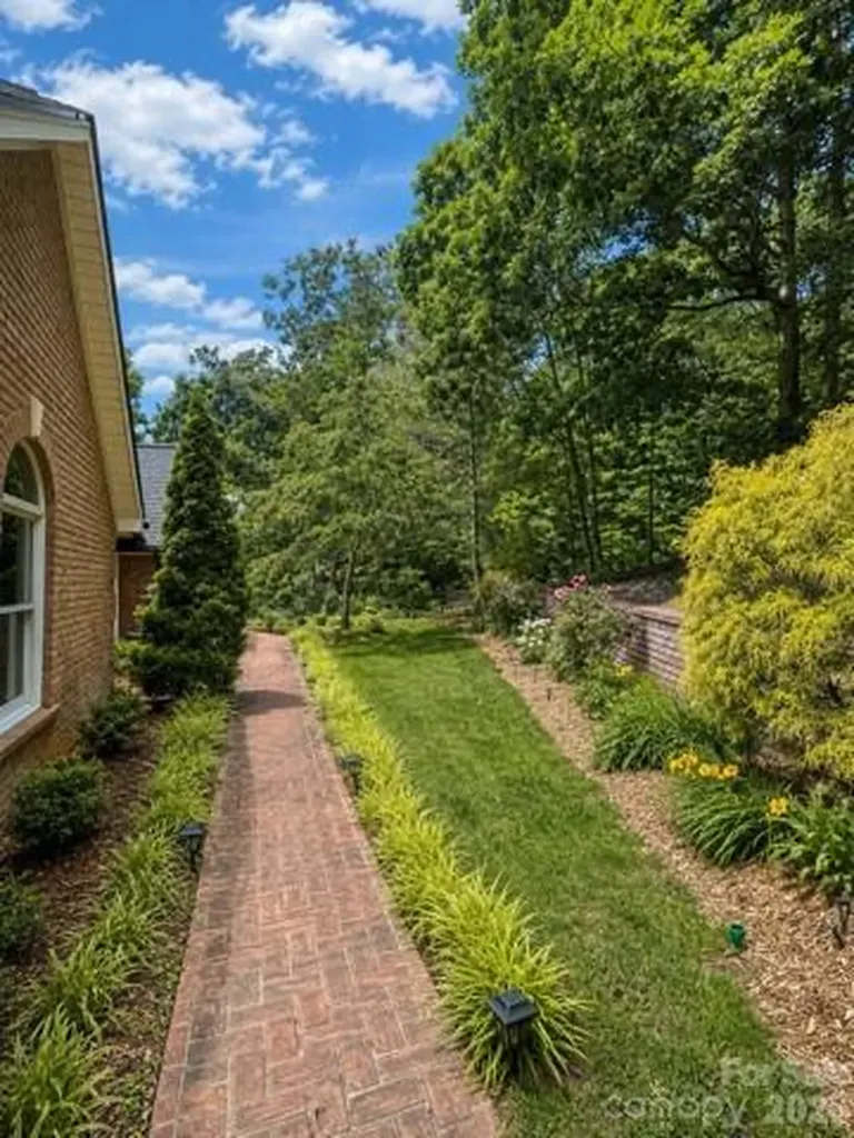 11 High Meadow Drive Weaverville NC 28787