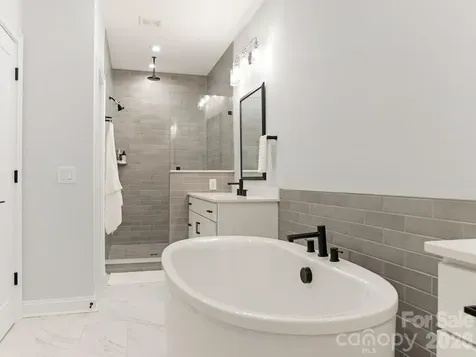 2555 Deacon Avenue Charlotte NC 28204