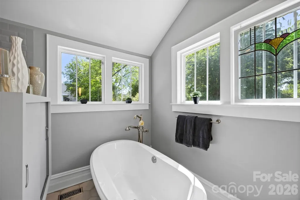 207 W Academy Street Cherryville NC 28021