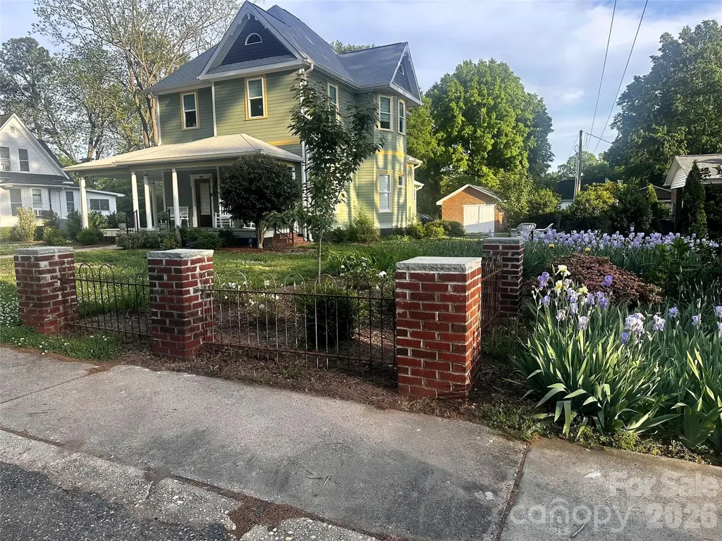 207 W Academy Street Cherryville NC 28021