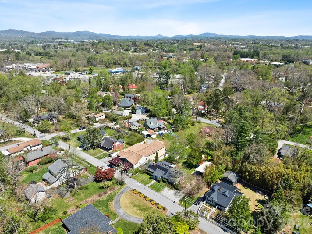 1614 Ridgewood Boulevard Hendersonville NC 28791